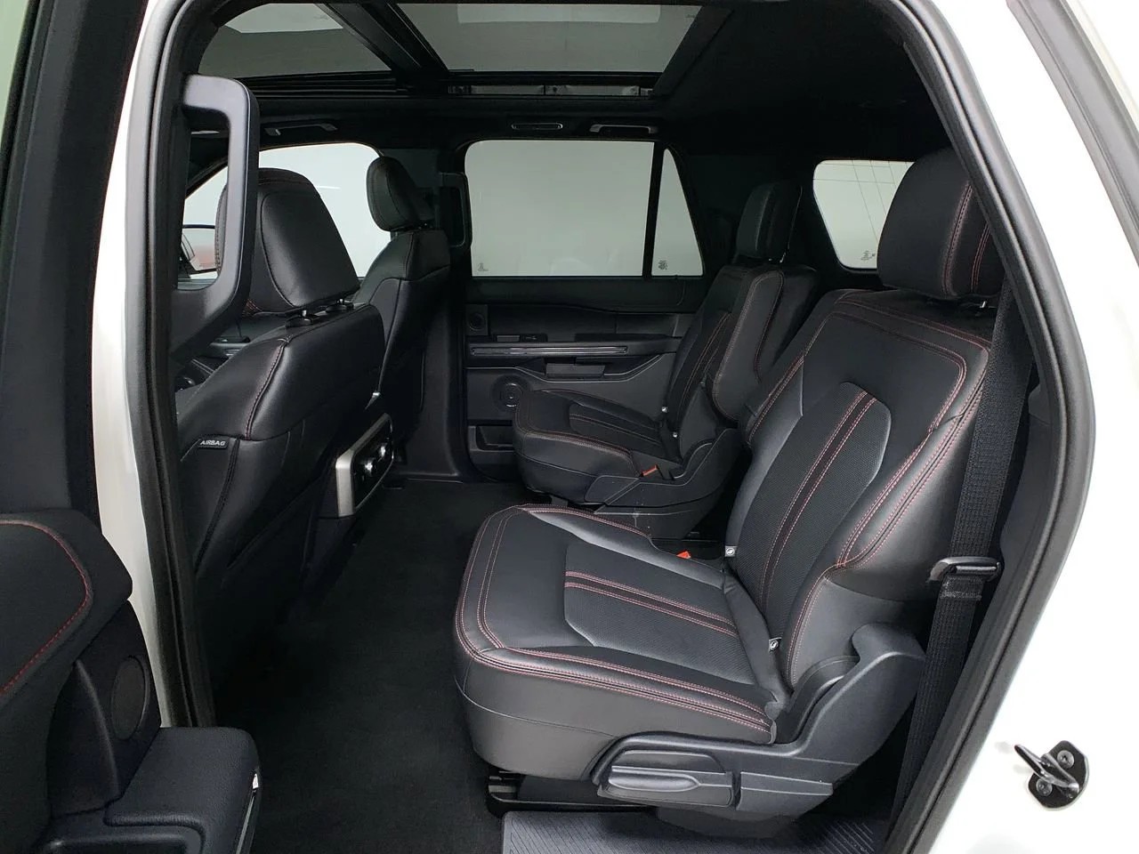 Ford Expedition Max middle row captain's chairs with spacious seating